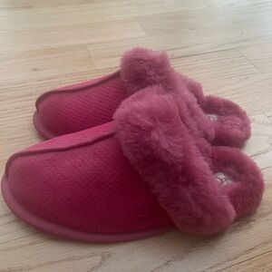 UGG Women's Fuzzy Rose Slippers